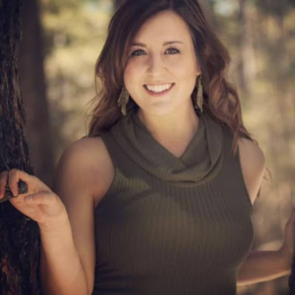 Meet your Posher, Amanda - Picture 1 of 1